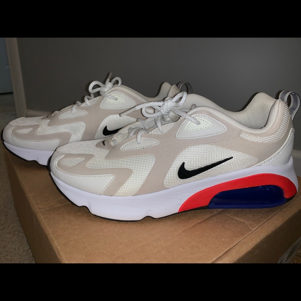 Size 10 Womens- Nike Air Max 200 Desert Sand 2019 - Picture 2 of 7